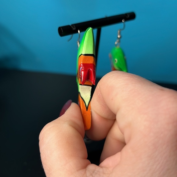 Vintage Wooden Tropical Fish Dangle Earrings - Picture 5 of 7